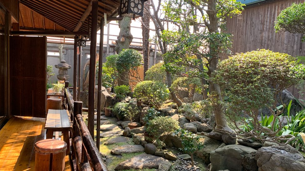 The outdoor garden and pond is one of the main draws at Takarayu (Credit: Michiyo Nakamoto)