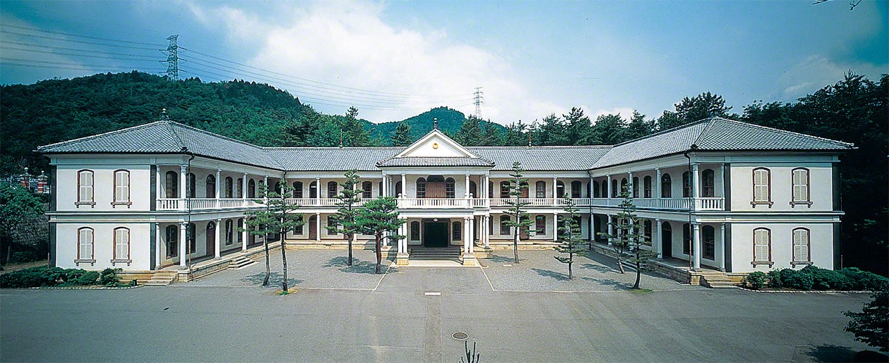 تم بناء مبنى حكومة محافظة ميه في مدينة تسو بمحافظة ميئ عام 1879.